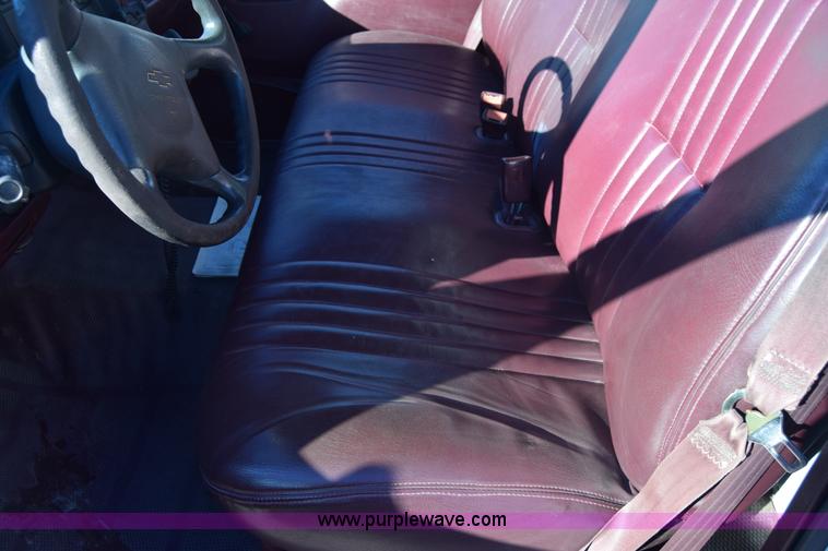 image for item K4466 1996 Chevrolet 3500 utility truck with crane