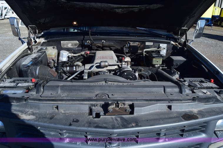 image for item K4466 1996 Chevrolet 3500 utility truck with crane