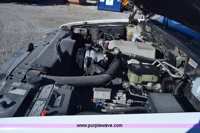 image for item K4466 1996 Chevrolet 3500 utility truck with crane