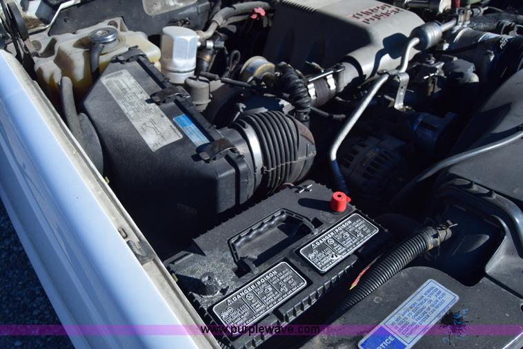 image for item K4466 1996 Chevrolet 3500 utility truck with crane