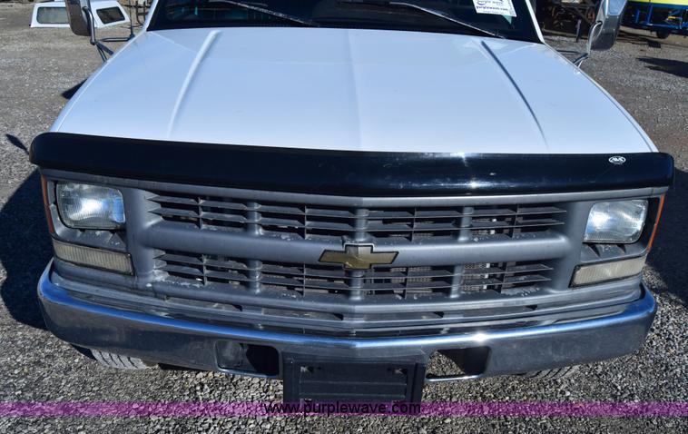 image for item K4466 1996 Chevrolet 3500 utility truck with crane