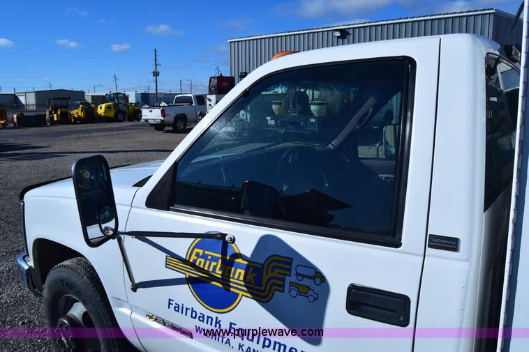 image for item K4466 1996 Chevrolet 3500 utility truck with crane
