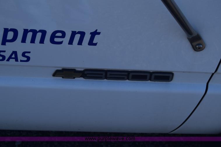 image for item K4466 1996 Chevrolet 3500 utility truck with crane