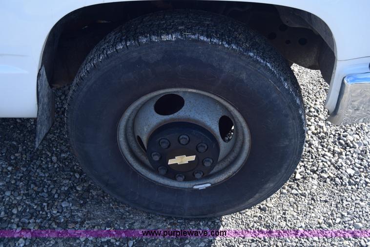 image for item K4466 1996 Chevrolet 3500 utility truck with crane