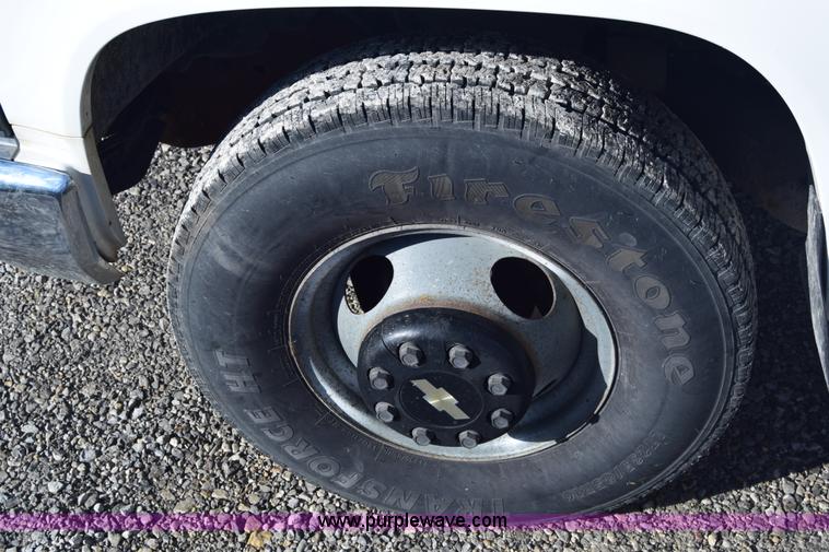 image for item K4466 1996 Chevrolet 3500 utility truck with crane