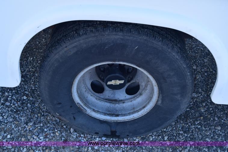 image for item K4466 1996 Chevrolet 3500 utility truck with crane