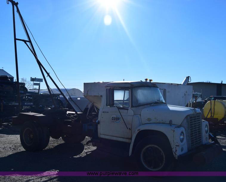 image for item K4476 1965 International 1600 winch truck