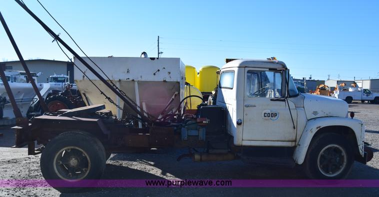 image for item K4476 1965 International 1600 winch truck