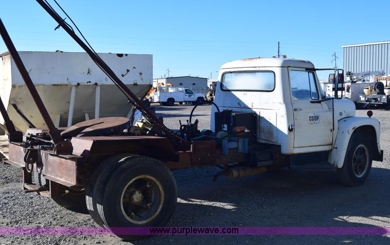 image for item K4476 1965 International 1600 winch truck
