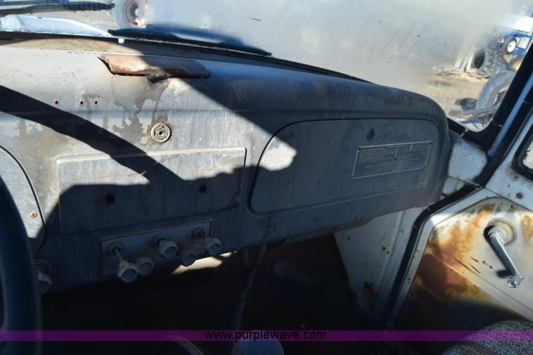 image for item K4476 1965 International 1600 winch truck