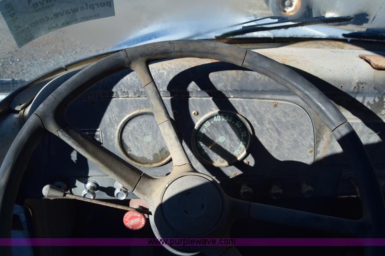 image for item K4476 1965 International 1600 winch truck