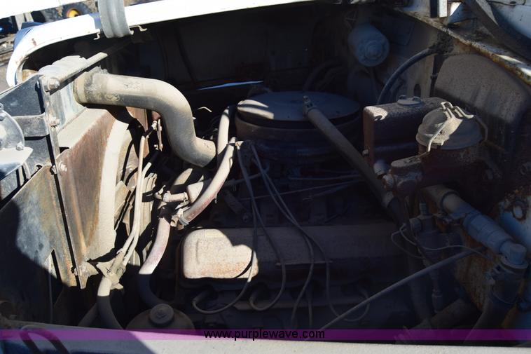 image for item K4476 1965 International 1600 winch truck