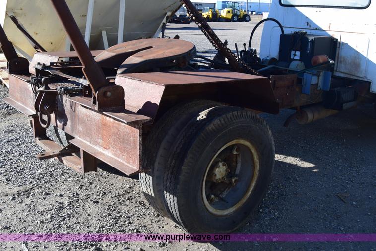 image for item K4476 1965 International 1600 winch truck