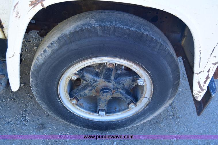 image for item K4476 1965 International 1600 winch truck