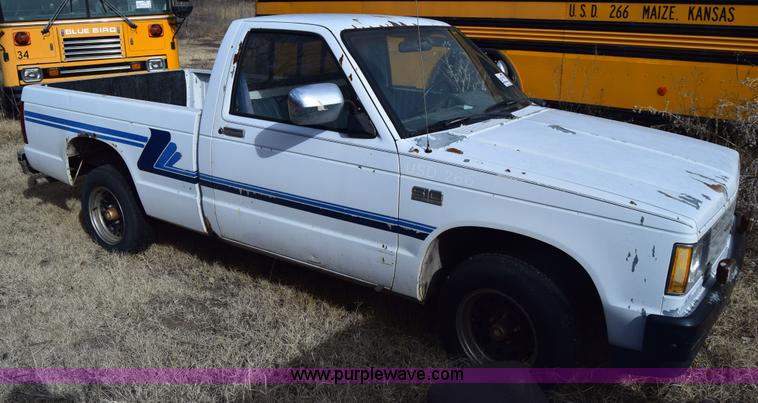 image for item K4481 1988 Chevrolet S10 pickup truck
