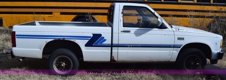 image for item K4481 1988 Chevrolet S10 pickup truck