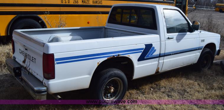 image for item K4481 1988 Chevrolet S10 pickup truck