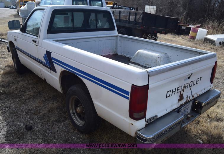 image for item K4481 1988 Chevrolet S10 pickup truck