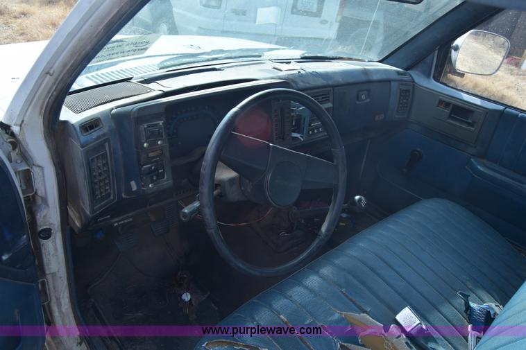 image for item K4481 1988 Chevrolet S10 pickup truck