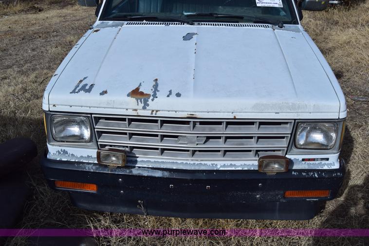 image for item K4481 1988 Chevrolet S10 pickup truck