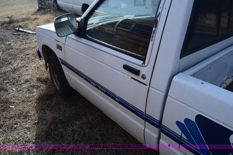 image for item K4481 1988 Chevrolet S10 pickup truck