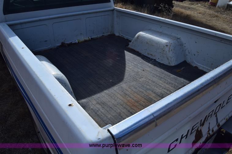 image for item K4481 1988 Chevrolet S10 pickup truck