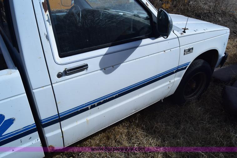 image for item K4481 1988 Chevrolet S10 pickup truck
