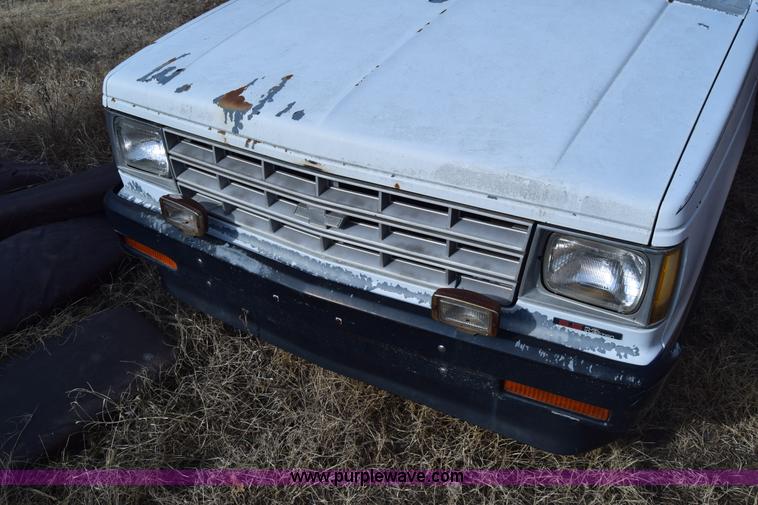 image for item K4481 1988 Chevrolet S10 pickup truck