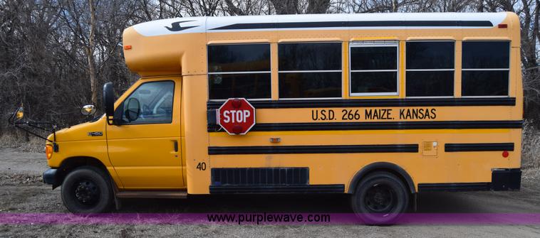 image for item K4484 2005 Ford E450 school bus