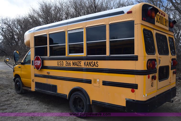 image for item K4484 2005 Ford E450 school bus
