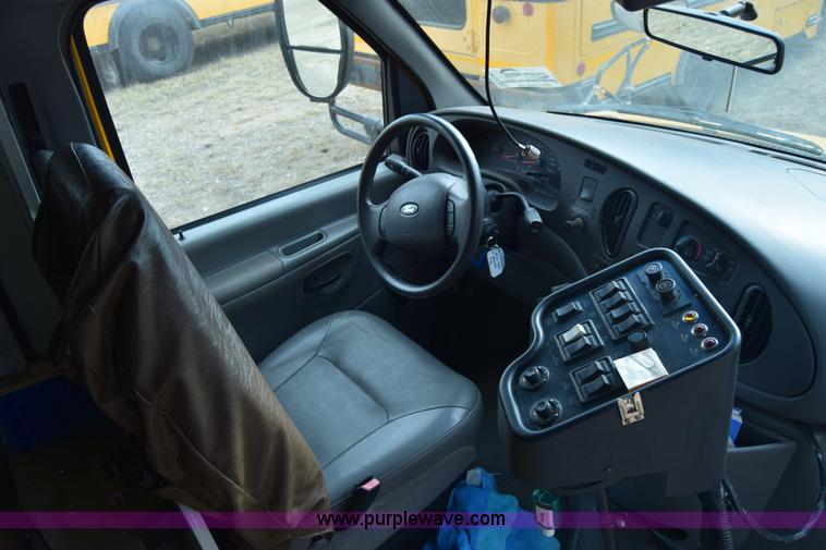image for item K4484 2005 Ford E450 school bus