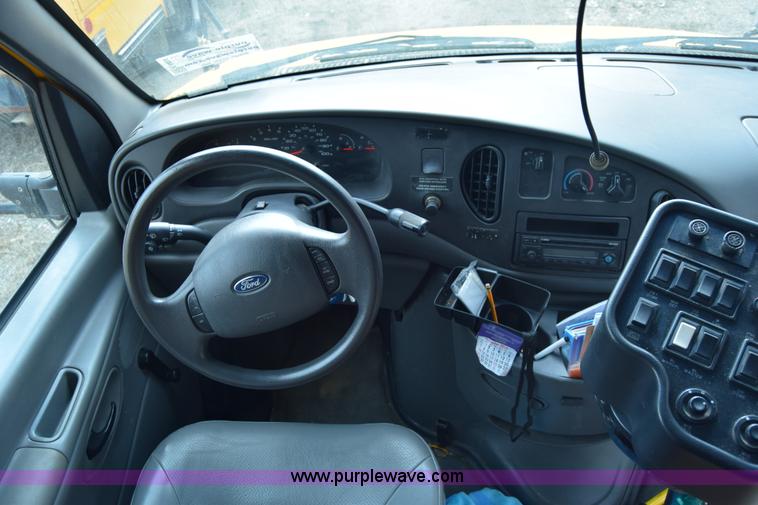 image for item K4484 2005 Ford E450 school bus