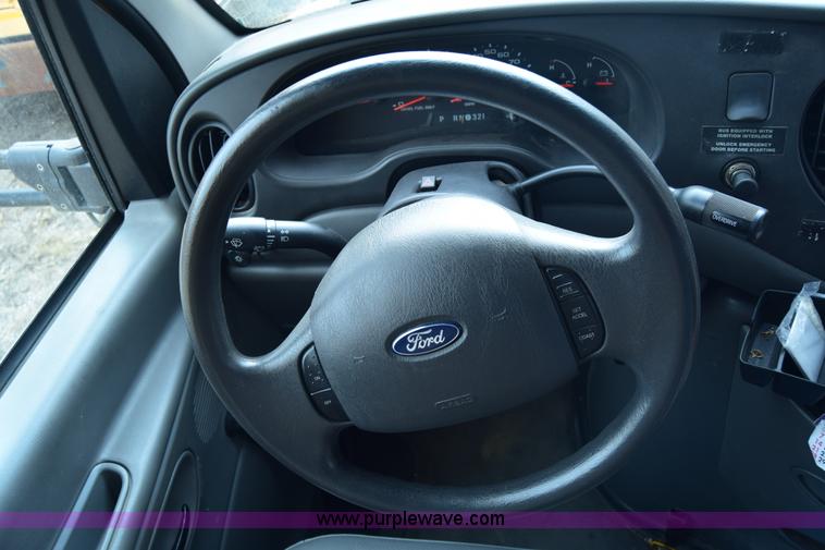 image for item K4484 2005 Ford E450 school bus