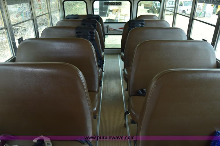 image for item K4484 2005 Ford E450 school bus