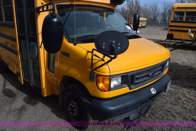 image for item K4484 2005 Ford E450 school bus