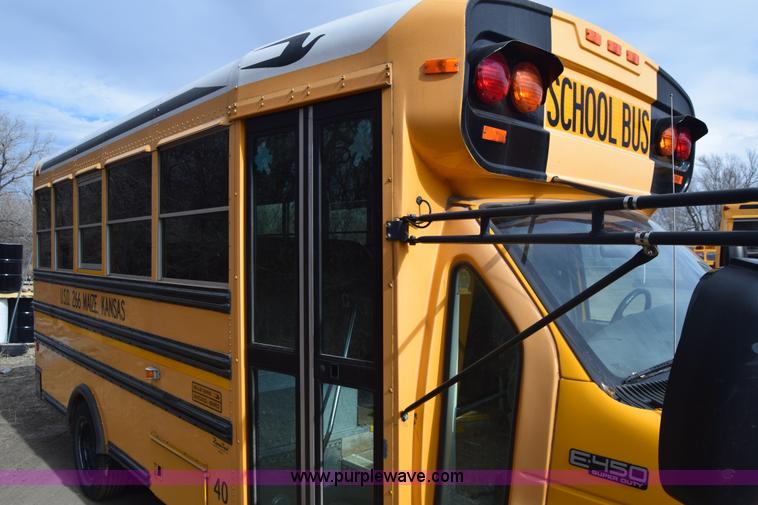 image for item K4484 2005 Ford E450 school bus