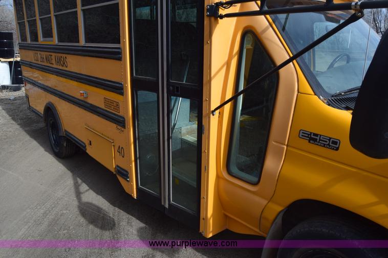 image for item K4484 2005 Ford E450 school bus