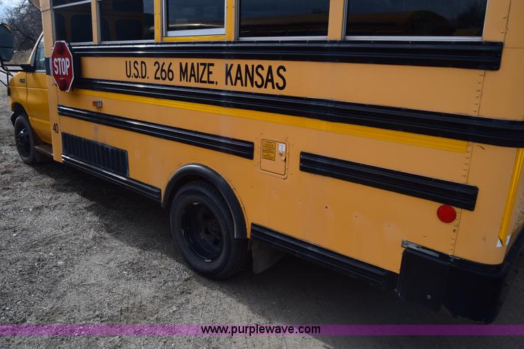 image for item K4484 2005 Ford E450 school bus
