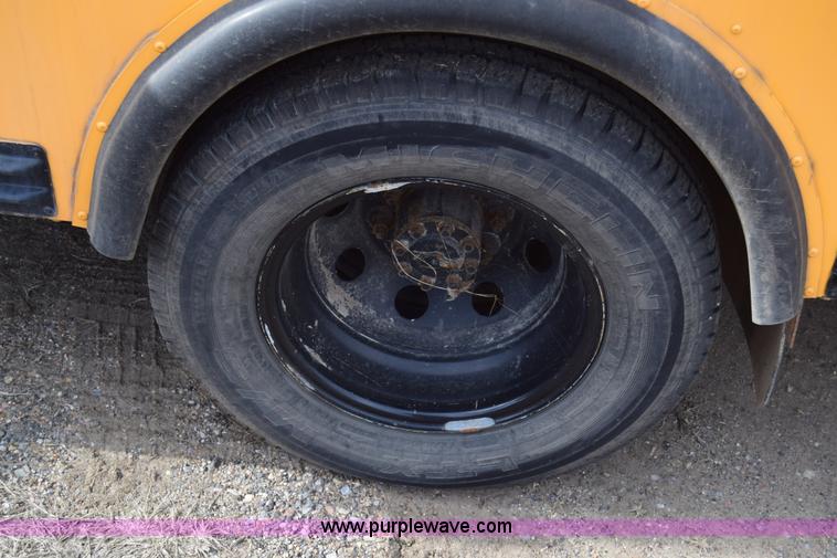 image for item K4484 2005 Ford E450 school bus