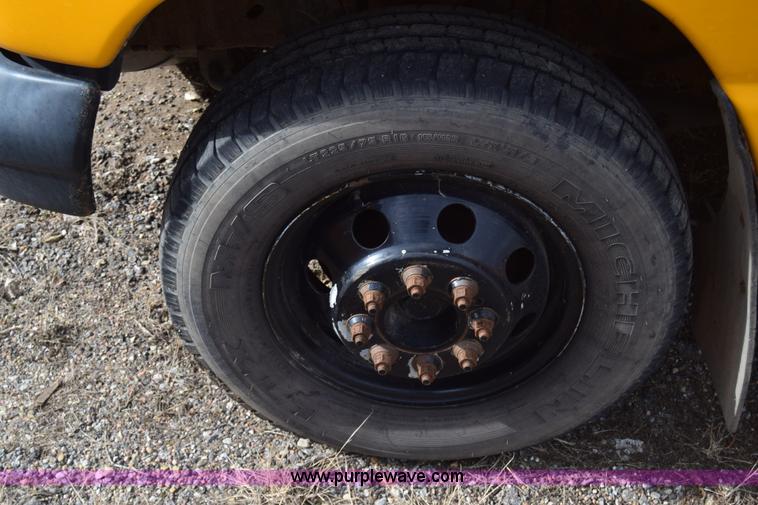 image for item K4484 2005 Ford E450 school bus