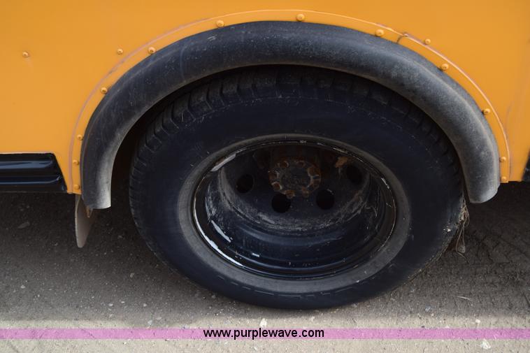 image for item K4484 2005 Ford E450 school bus