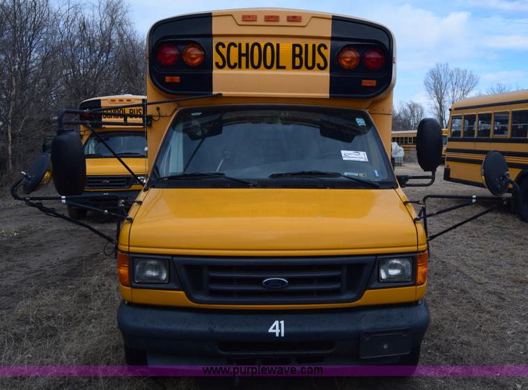 image for item K4485 2005 Ford Econoline E450 school bus