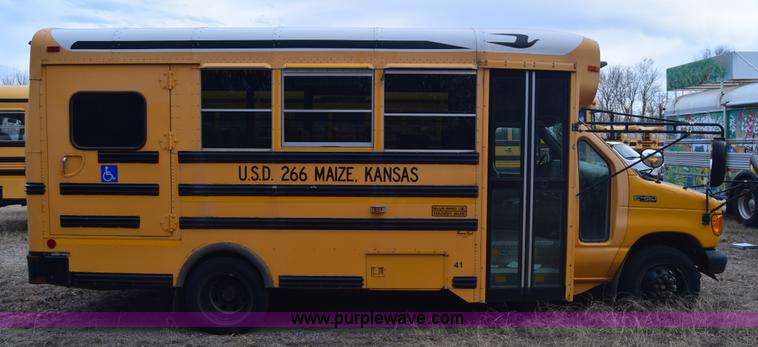 image for item K4485 2005 Ford Econoline E450 school bus