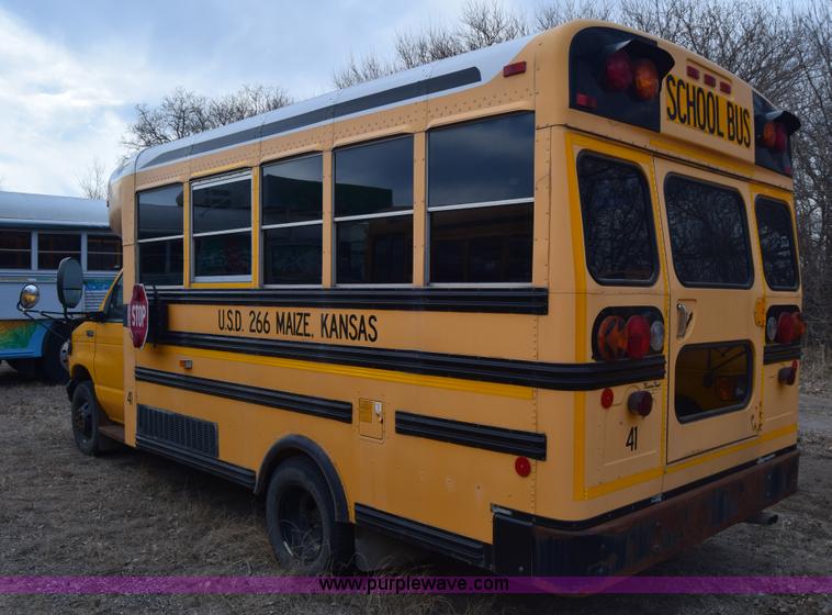 image for item K4485 2005 Ford Econoline E450 school bus