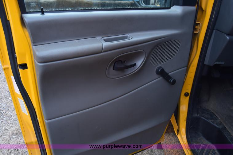 image for item K4485 2005 Ford Econoline E450 school bus