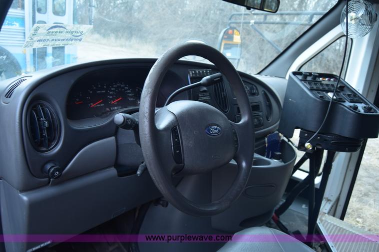 image for item K4485 2005 Ford Econoline E450 school bus