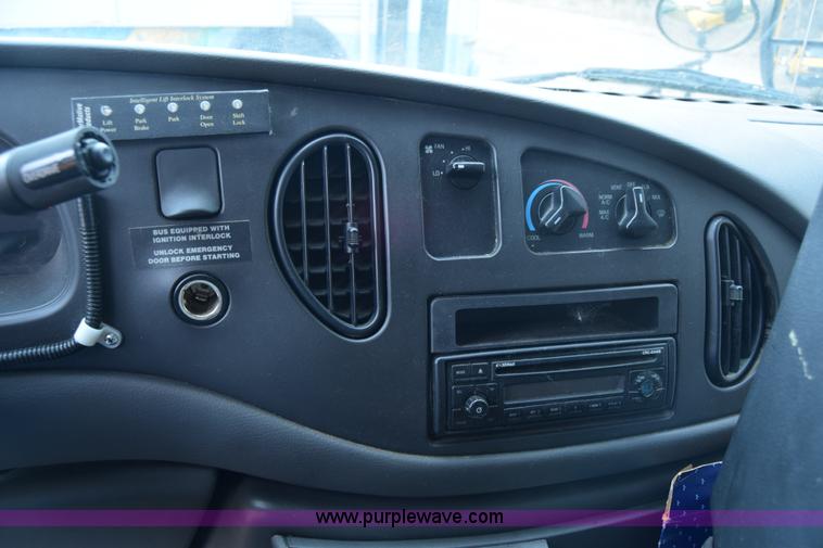 image for item K4485 2005 Ford Econoline E450 school bus