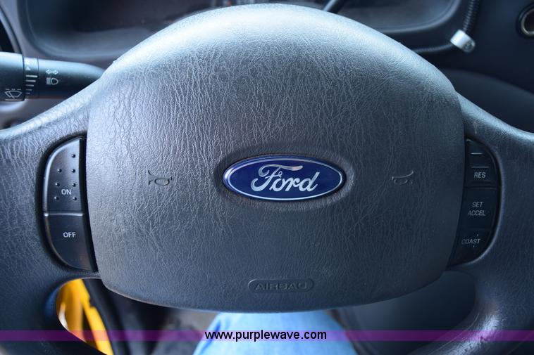 image for item K4485 2005 Ford Econoline E450 school bus