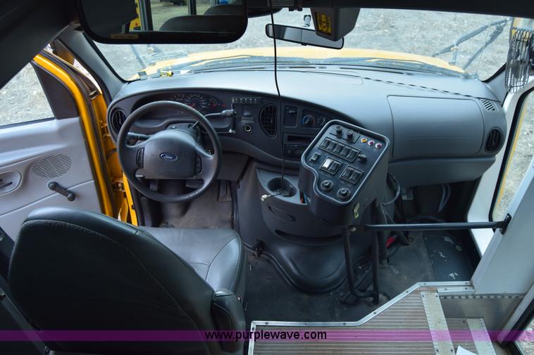 image for item K4485 2005 Ford Econoline E450 school bus