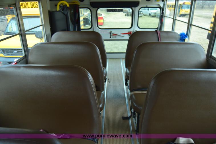 image for item K4485 2005 Ford Econoline E450 school bus